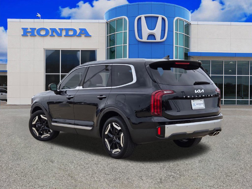 Used 2023 Kia Telluride S FWD image 5