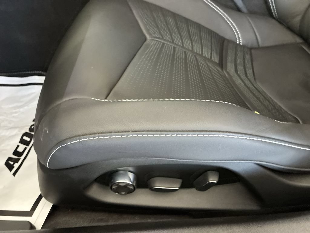 Used 2025 Chevrolet Corvette Z06 RWD image 12