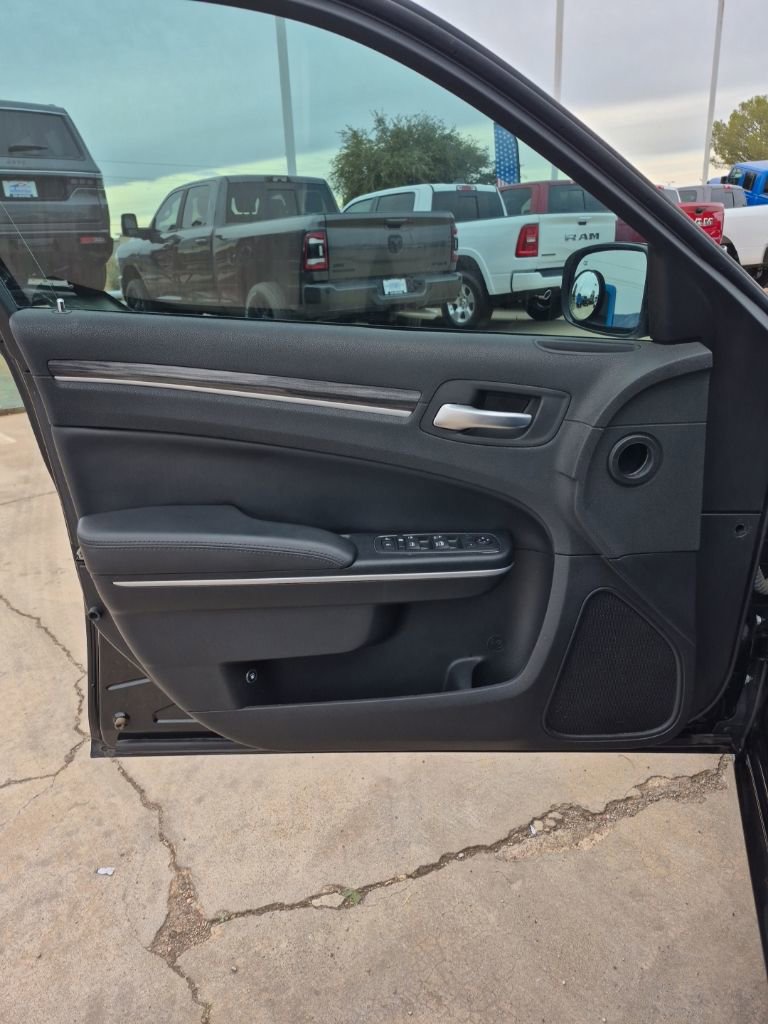 Used 2020 Chrysler 300 Touring w/ Sport Appearance Package image 13