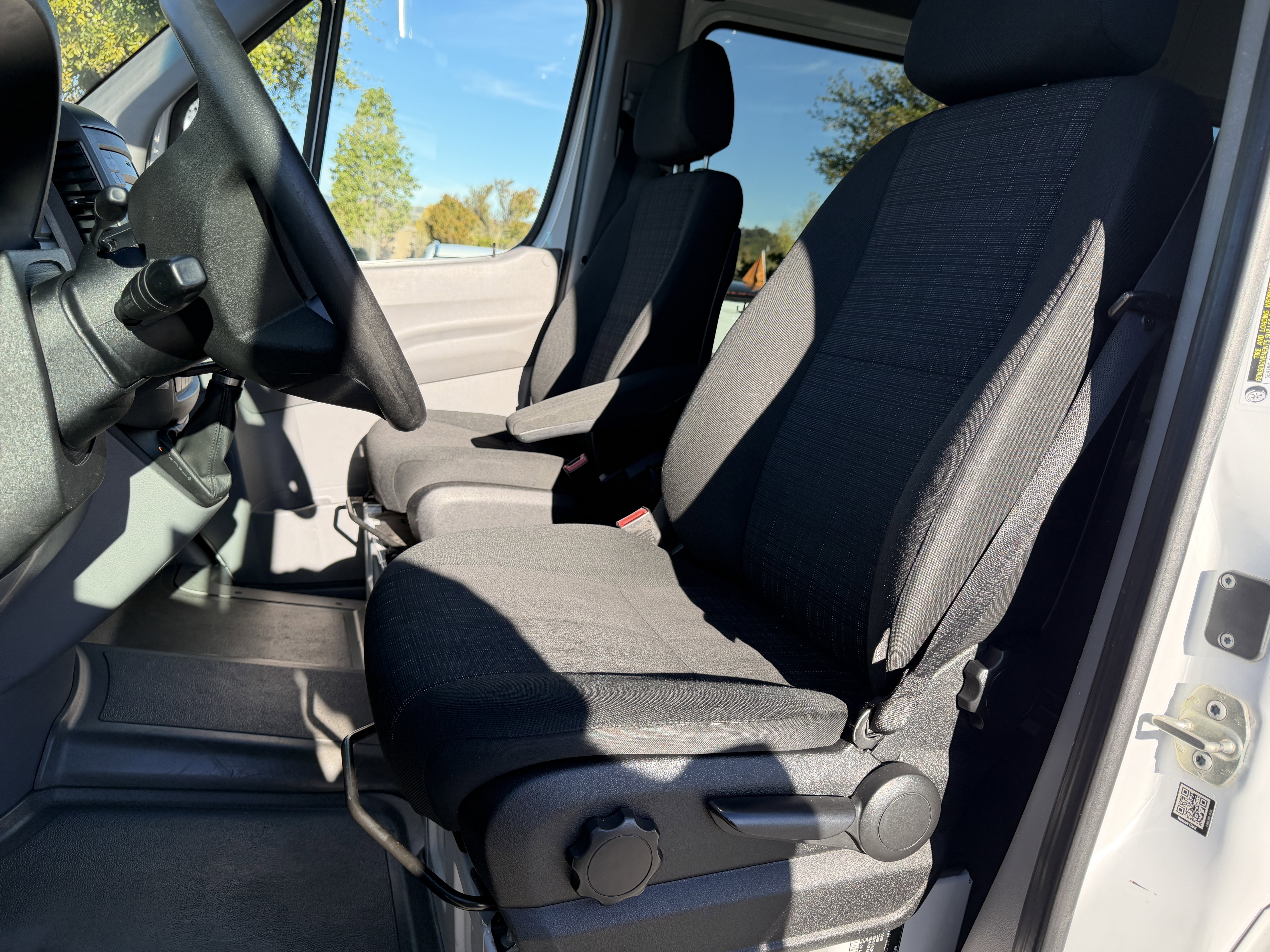 Used 2017 Mercedes-Benz Sprinter 2500 image 18