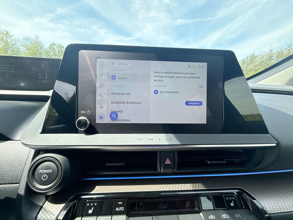 Used 2025 Toyota Prius XLE FWD image 12