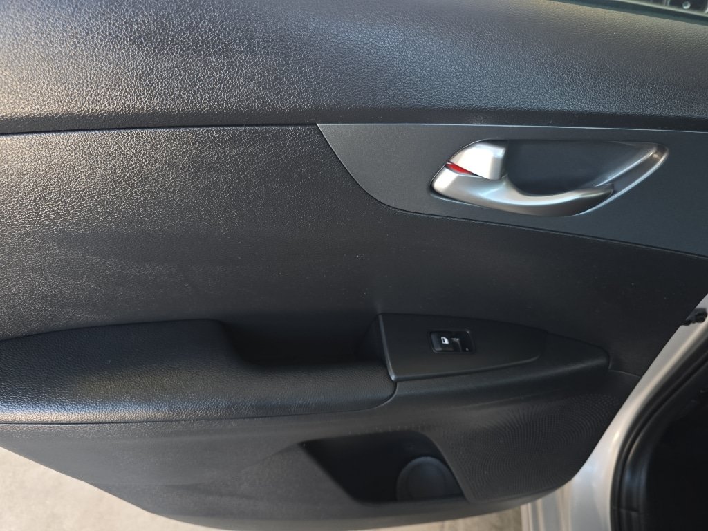 Used 2021 Kia Forte LXS FWD image 17