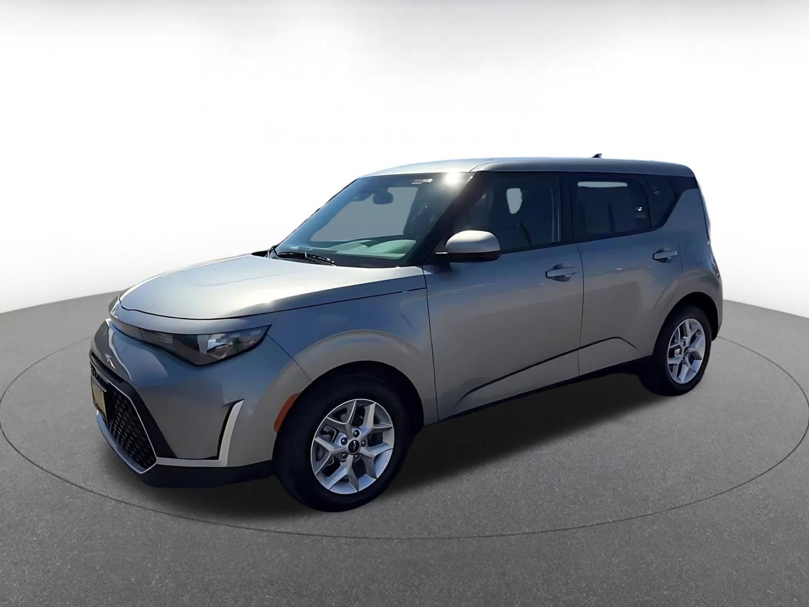 Used 2025 Kia Soul LX w/ LX Technology Package FWD image 8
