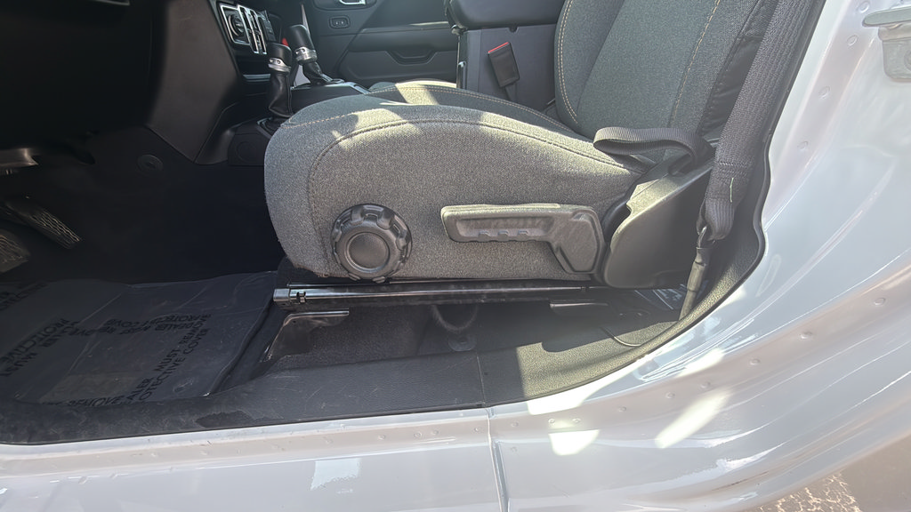 Used 2025 Jeep Wrangler Unlimited Sahara AWD/4WD image 17