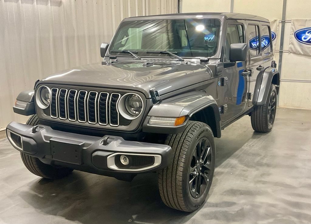 Used 2025 Jeep Wrangler Unlimited Sahara w/ Safety Group AWD/4WD image 4