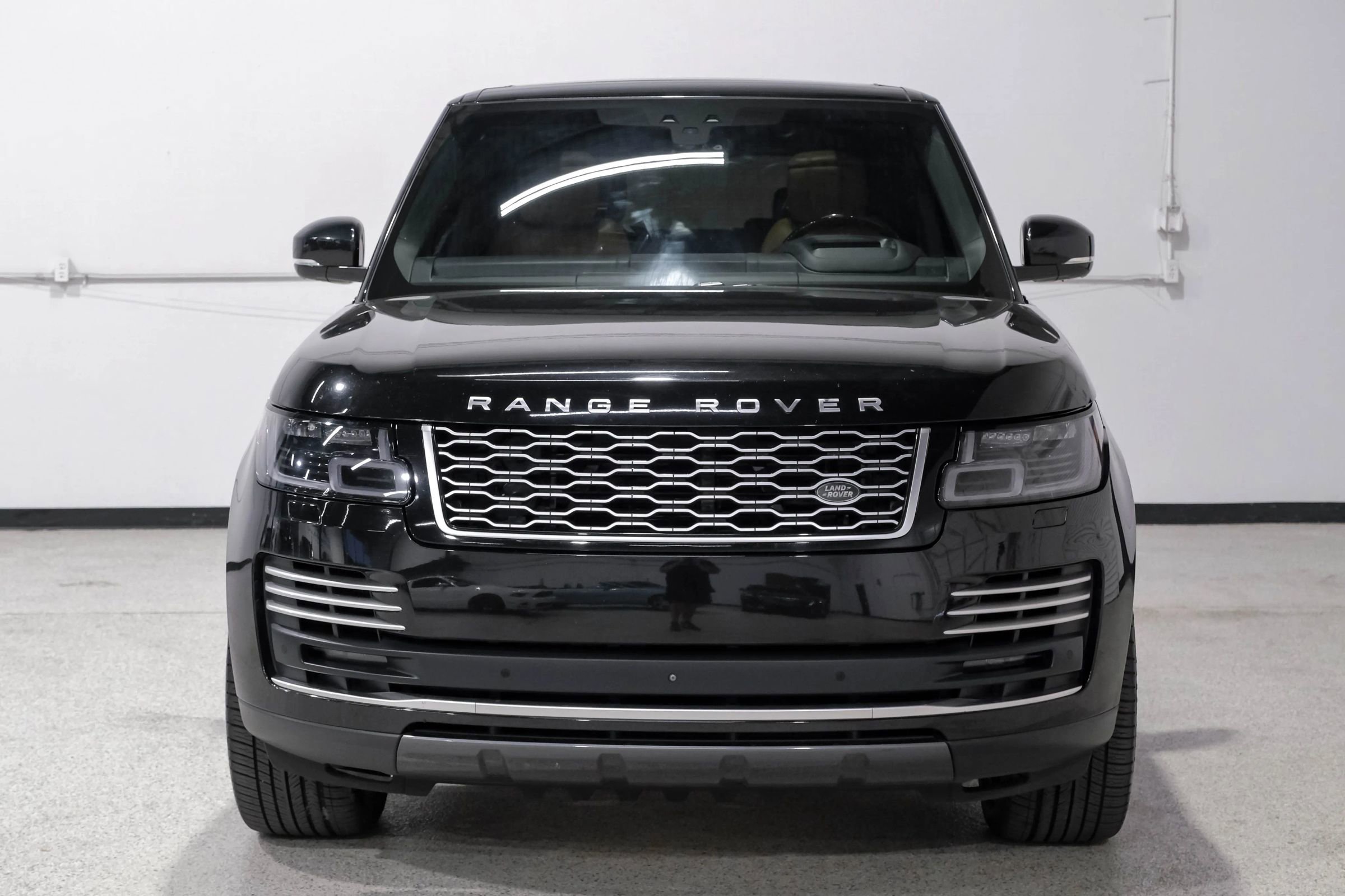 Used 2019 Land Rover Range Rover Long Wheelbase Autobiography image 3