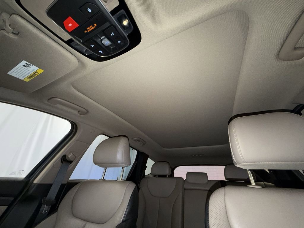 Used 2023 Hyundai Santa Fe SEL w/ Premium Package image 7