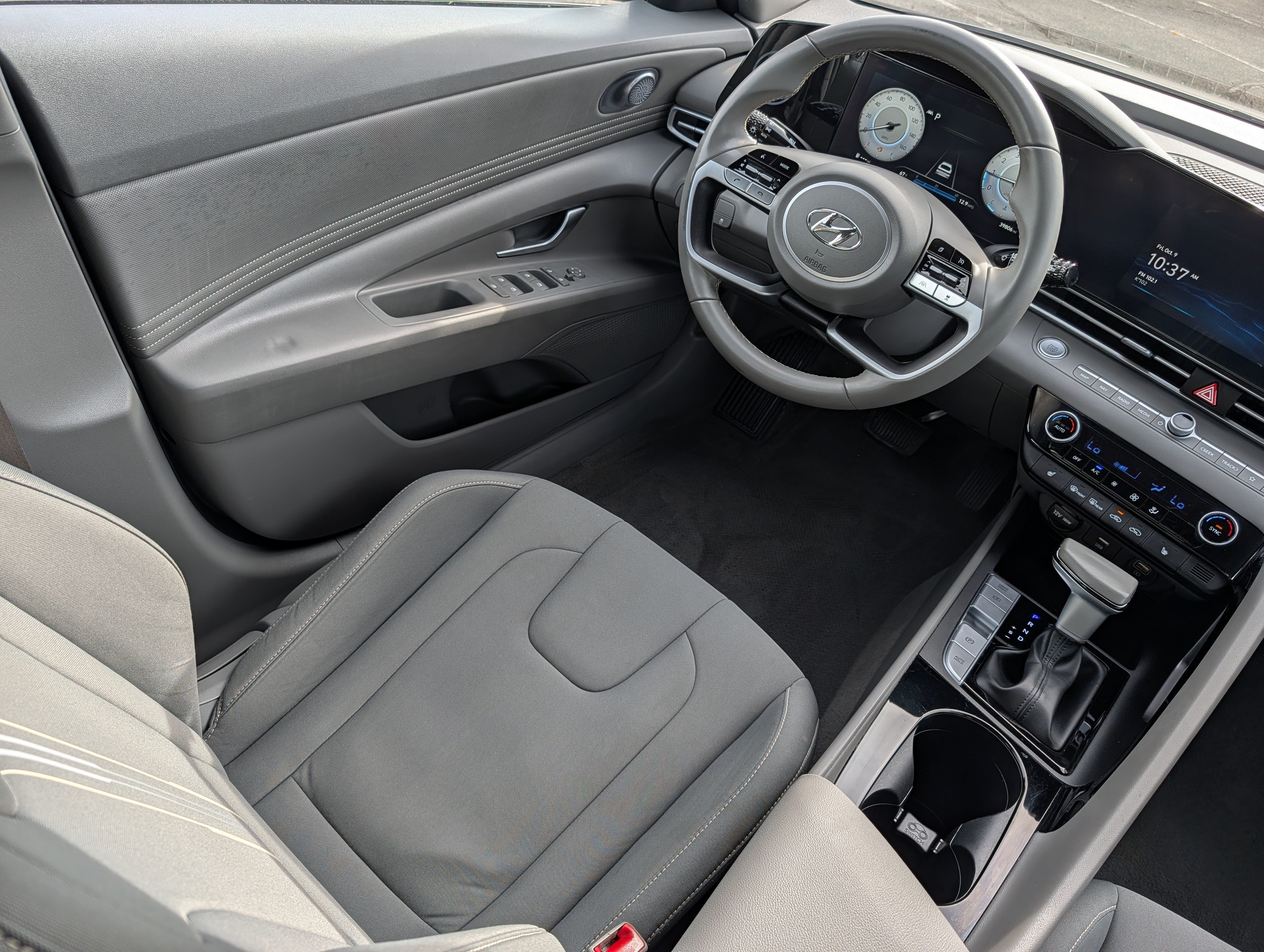 Used 2023 Hyundai Elantra SEL w/ Convenience Package FWD image 9