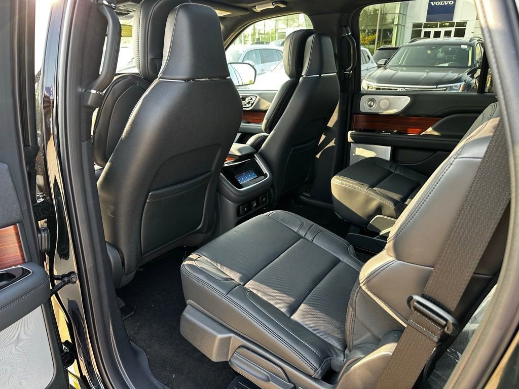 Used 2024 Lincoln Navigator Reserve image 28