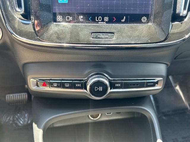 Used 2025 Volvo XC40 B5 Core AWD/4WD image 28