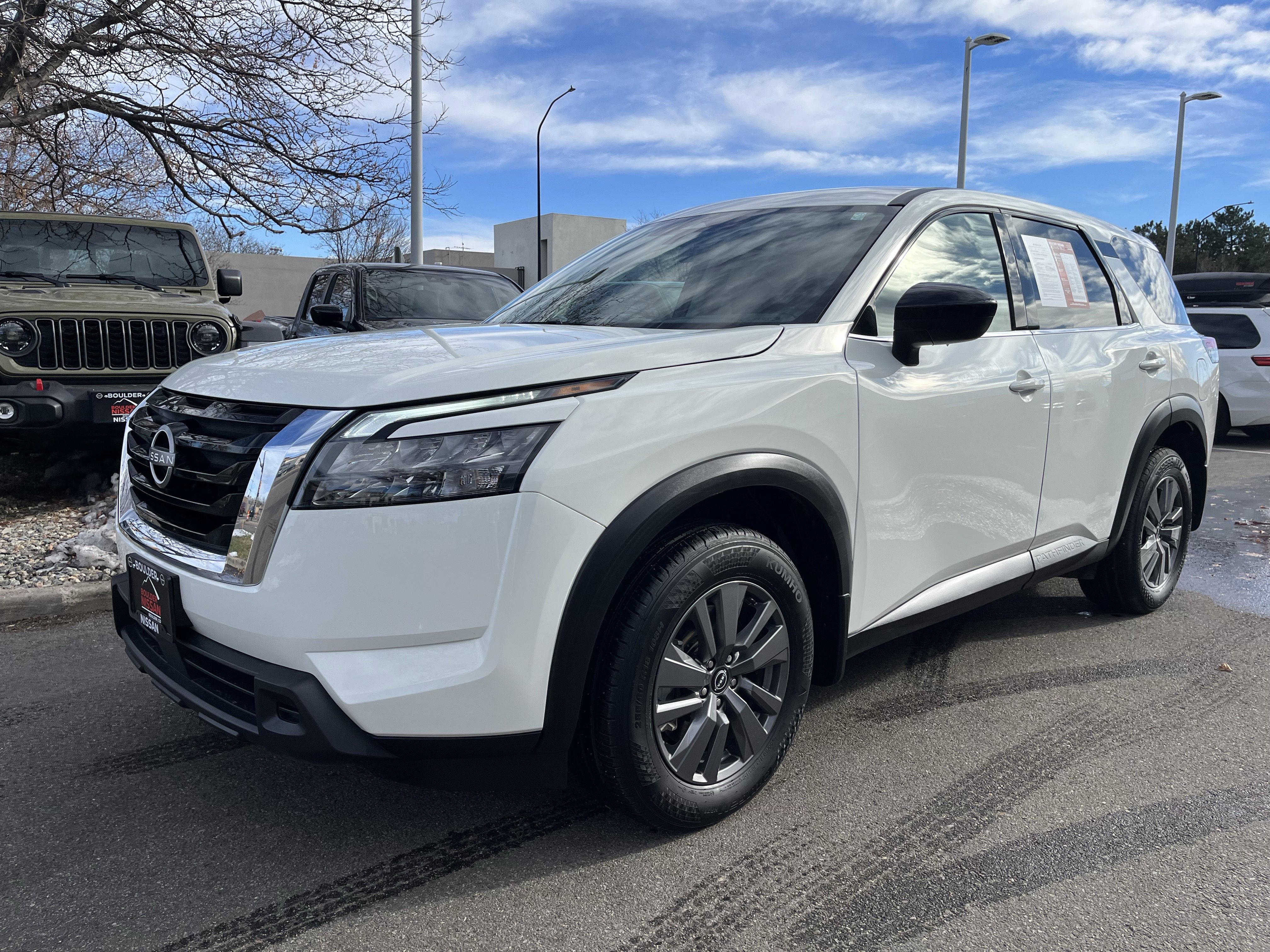 Used 2024 Nissan Pathfinder S image 4