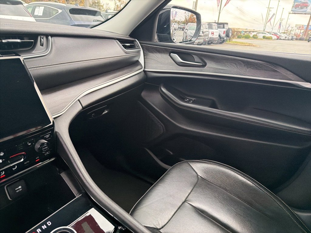 Used 2023 Jeep Grand Cherokee Limited image 29