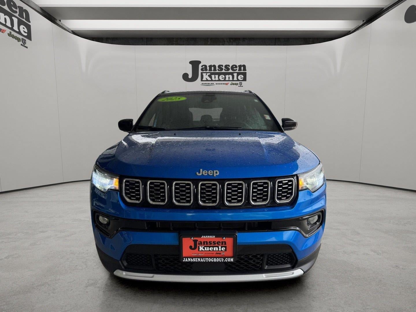 Used 2025 Jeep Compass Limited AWD/4WD image 4