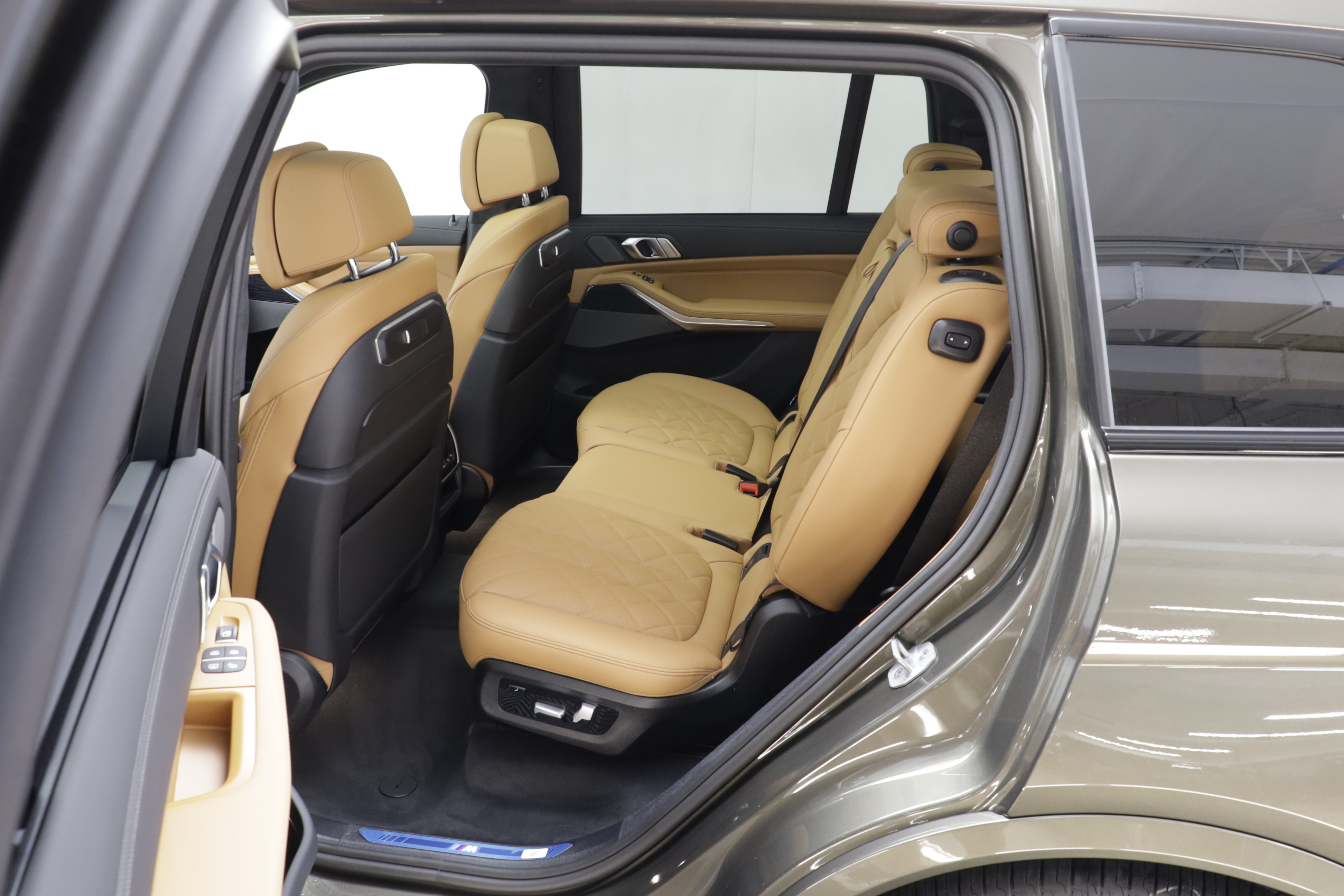 New 2027 BMW X7 xDrive40i w/ Executive Package AWD/4WD image 16