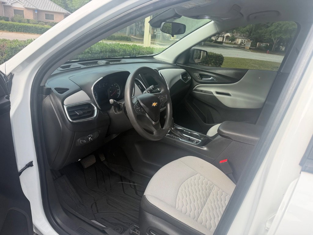 Used 2020 Chevrolet Equinox LS w/ LS Convenience Package FWD image 12