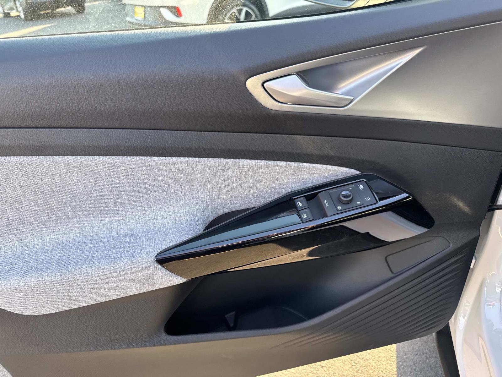 New 2025 Volkswagen ID.4 Pro image 16