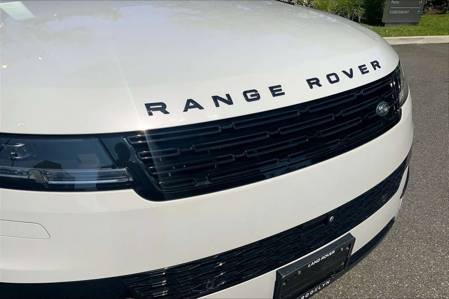 Used 2024 Land Rover Range Rover Sport SE AWD/4WD image 30