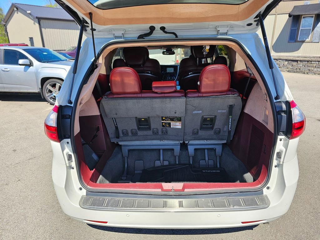 Used 2019 Toyota Sienna XLE w/ XLE Navigation Package image 48