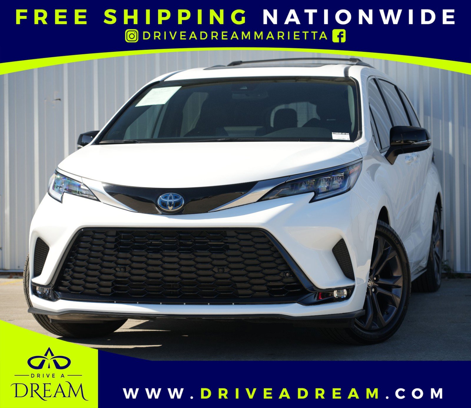 Used 2024 Toyota Sienna XSE w/ XSE Premium Package image 1