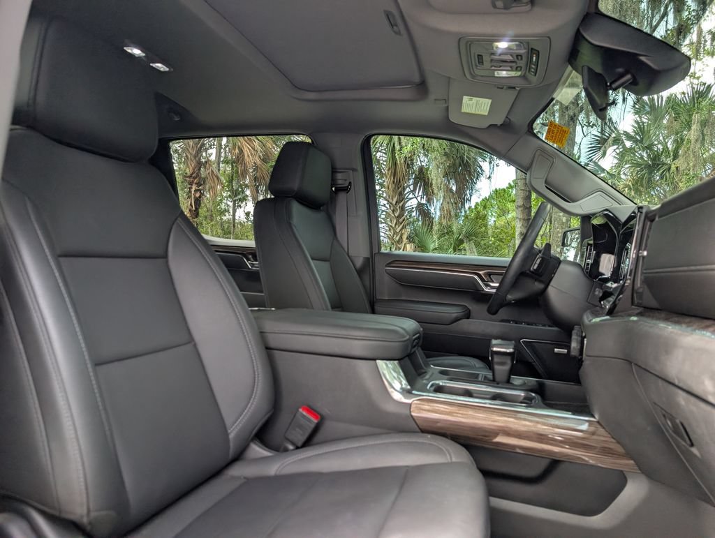 Used 2025 Chevrolet Silverado 1500 LT Trail Boss w/ Dark Appearance Package AWD/4WD image 22