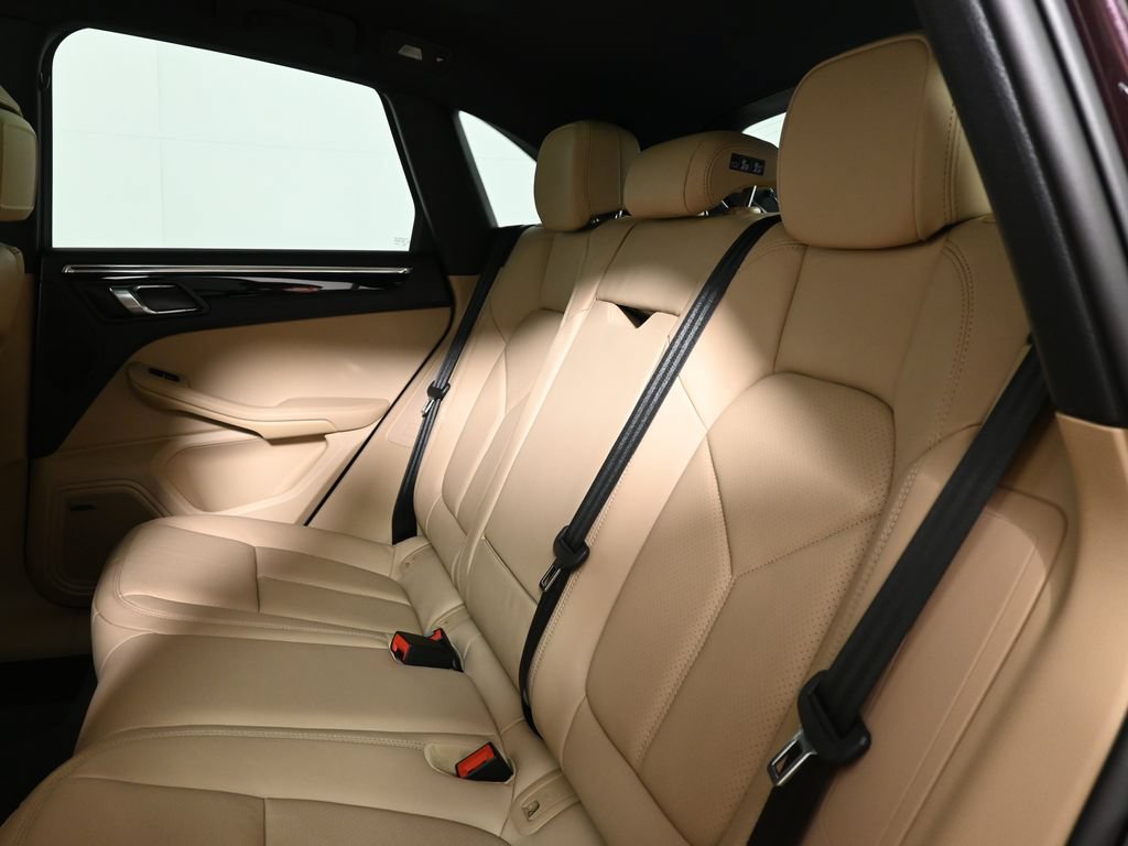Used 2026 Porsche Macan AWD/4WD image 38