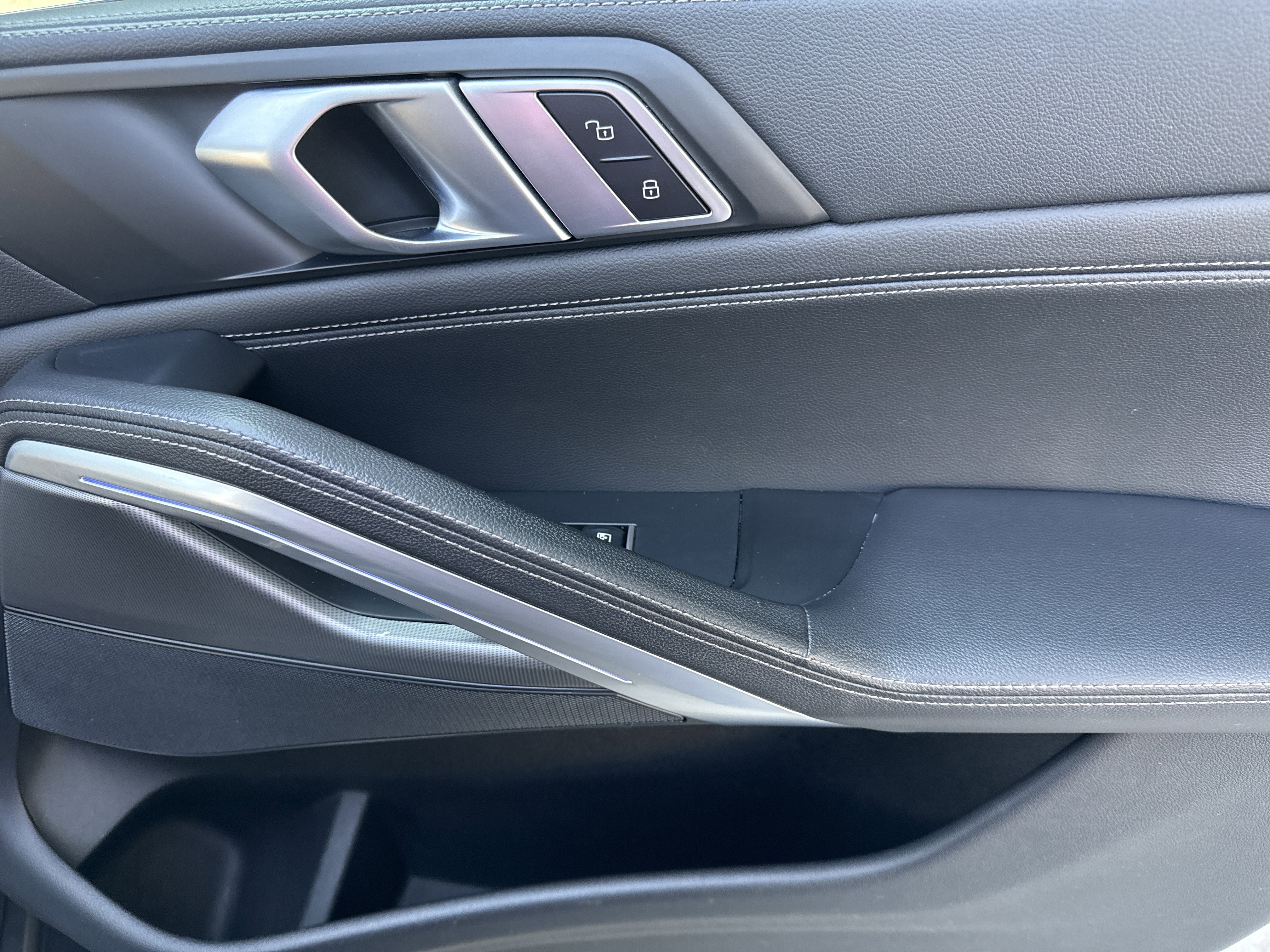 Used 2020 BMW X6 sDrive40i w/ Premium Package image 17