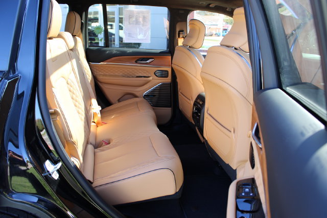 Used 2024 Jeep Grand Cherokee Summit AWD/4WD image 46