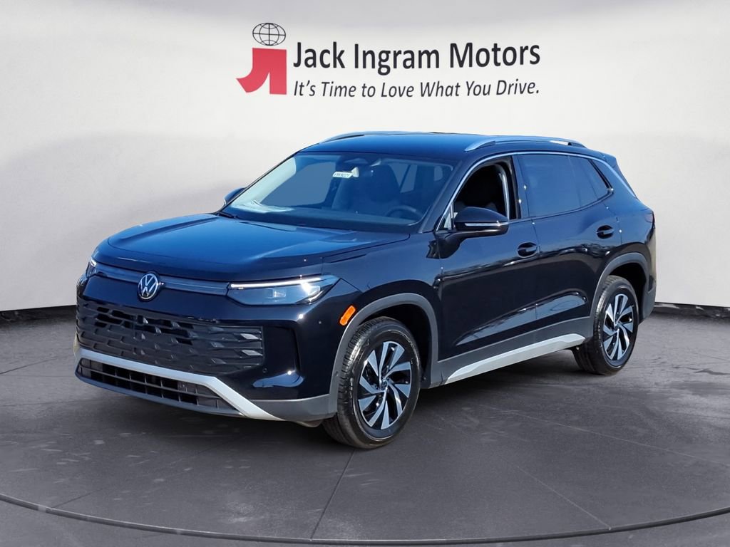 Certified 2025 Volkswagen Tiguan S FWD image 1