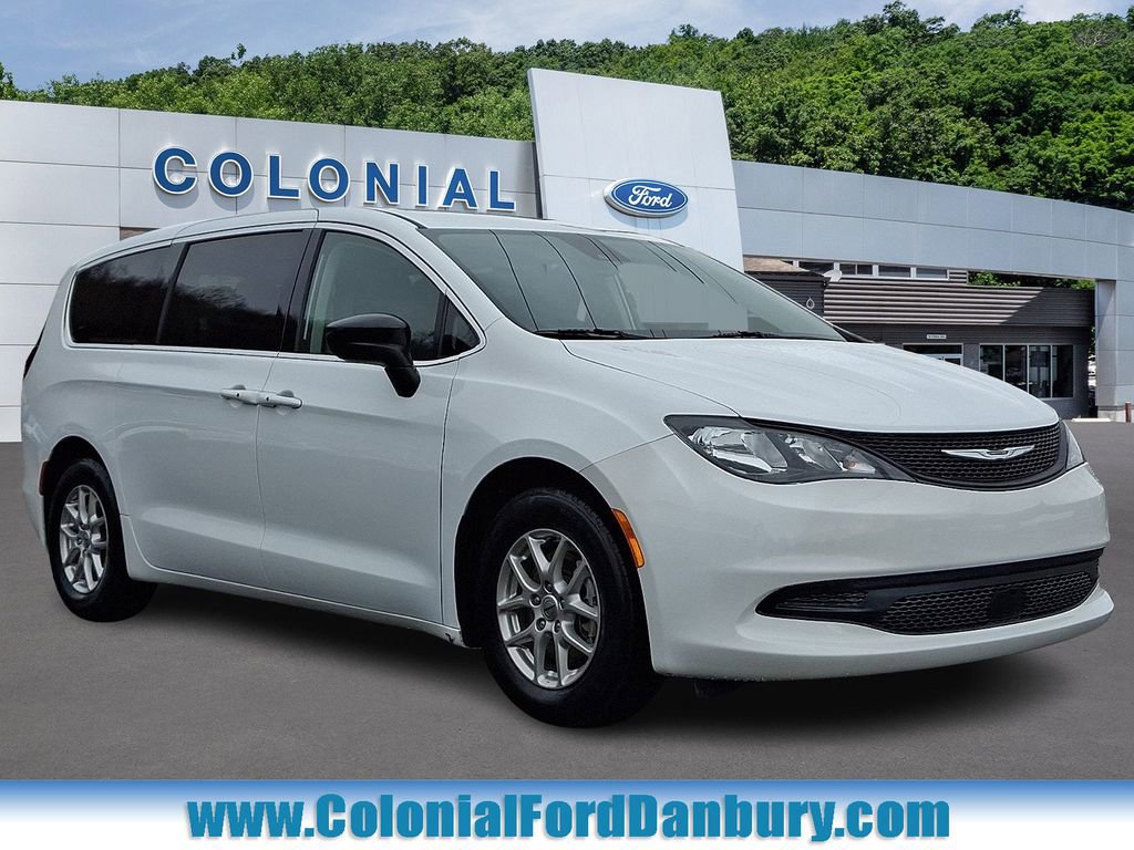 Used 2024 Chrysler Voyager LX image 1
