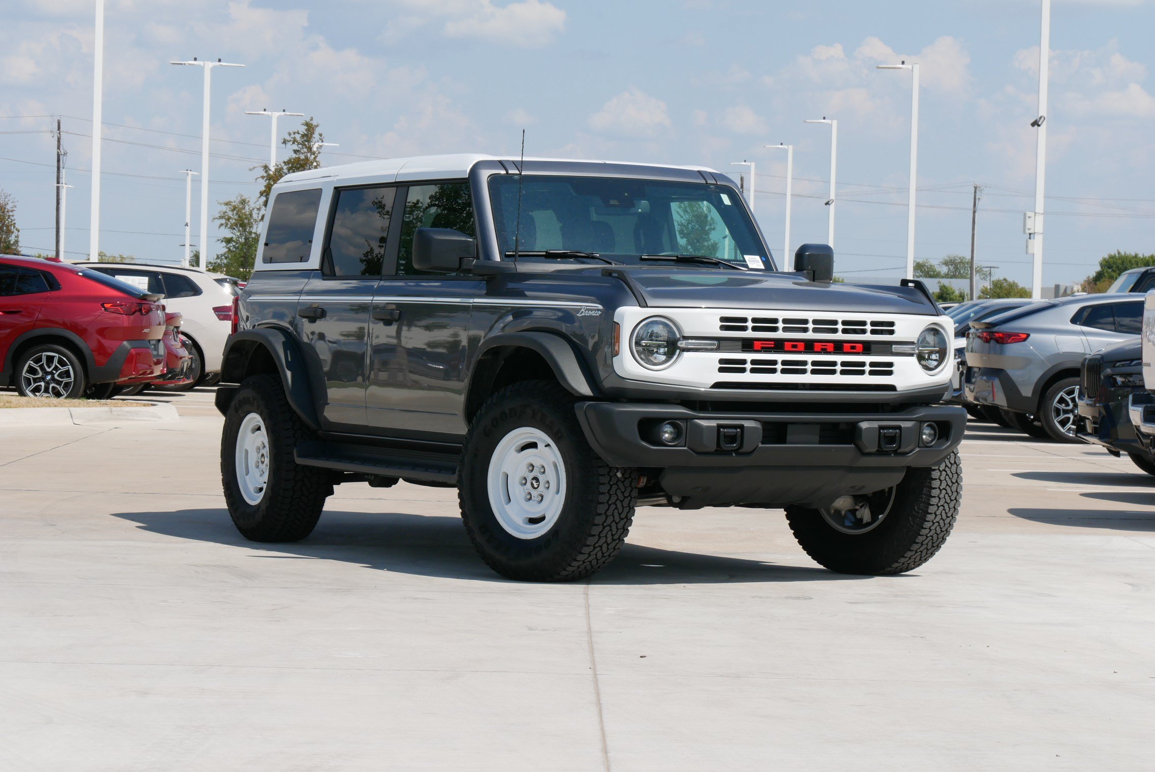Used 2025 Ford Bronco Heritage Edition AWD/4WD image 2