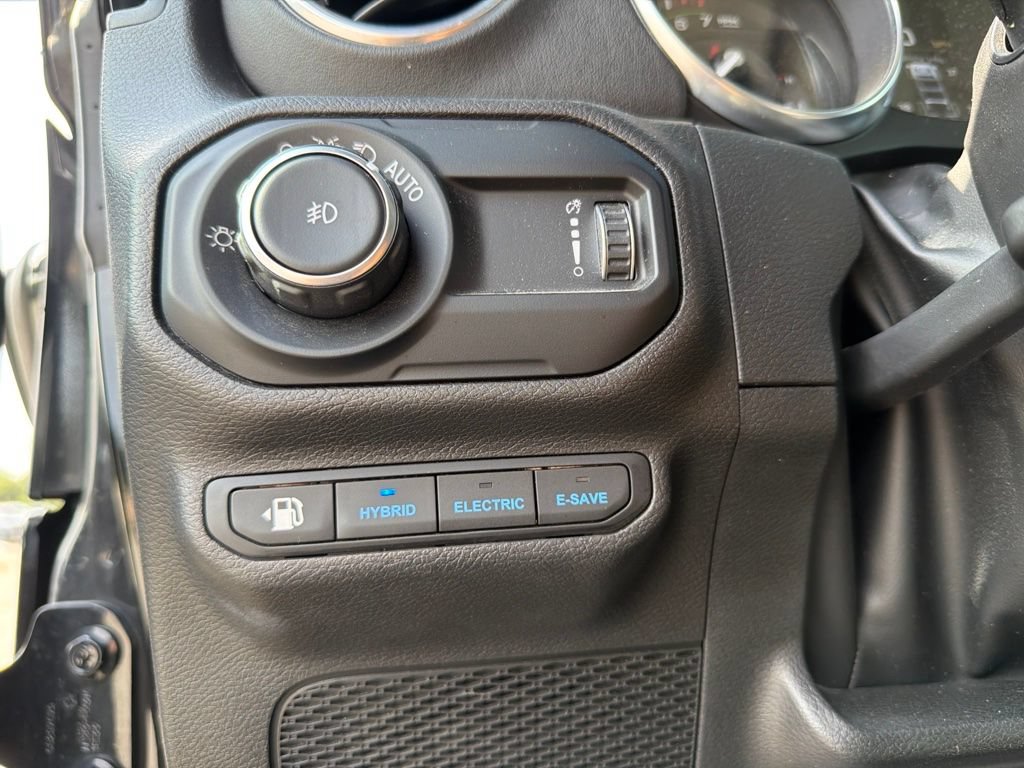 Used 2023 Jeep Wrangler Unlimited Sahara w/ Cold Weather Group AWD/4WD image 10
