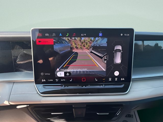 Certified 2025 Volkswagen Tiguan SE FWD image 16