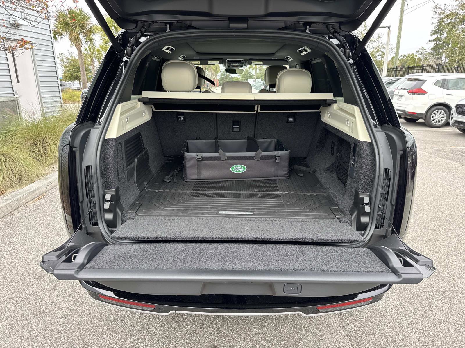 Used 2026 Land Rover Range Rover SE image 11