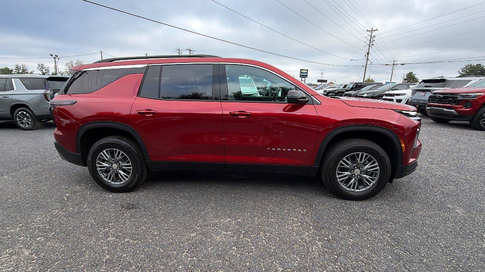 New 2027 Chevrolet Traverse LT FWD image 7