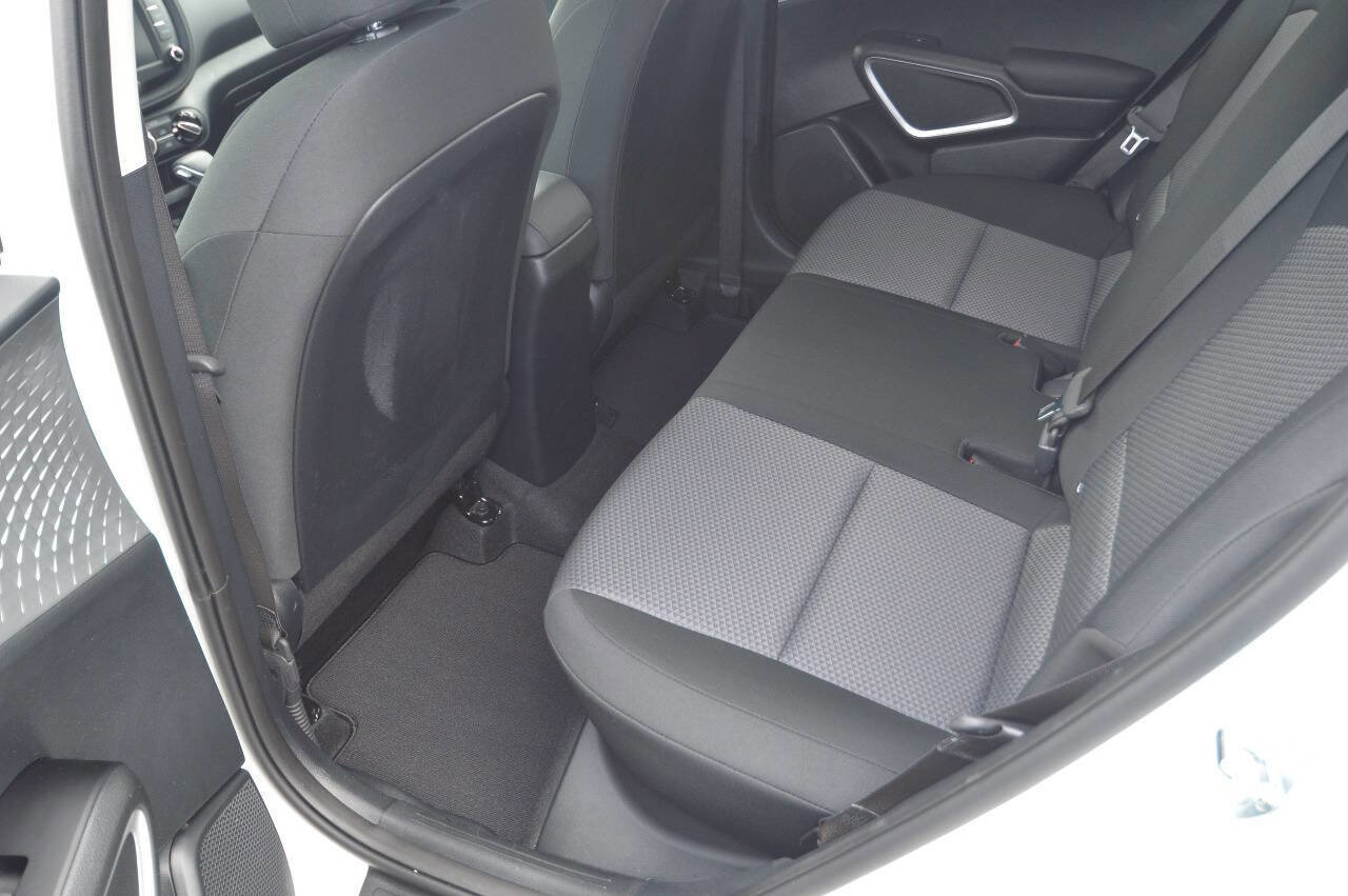 Used 2025 Kia Soul LX image 13