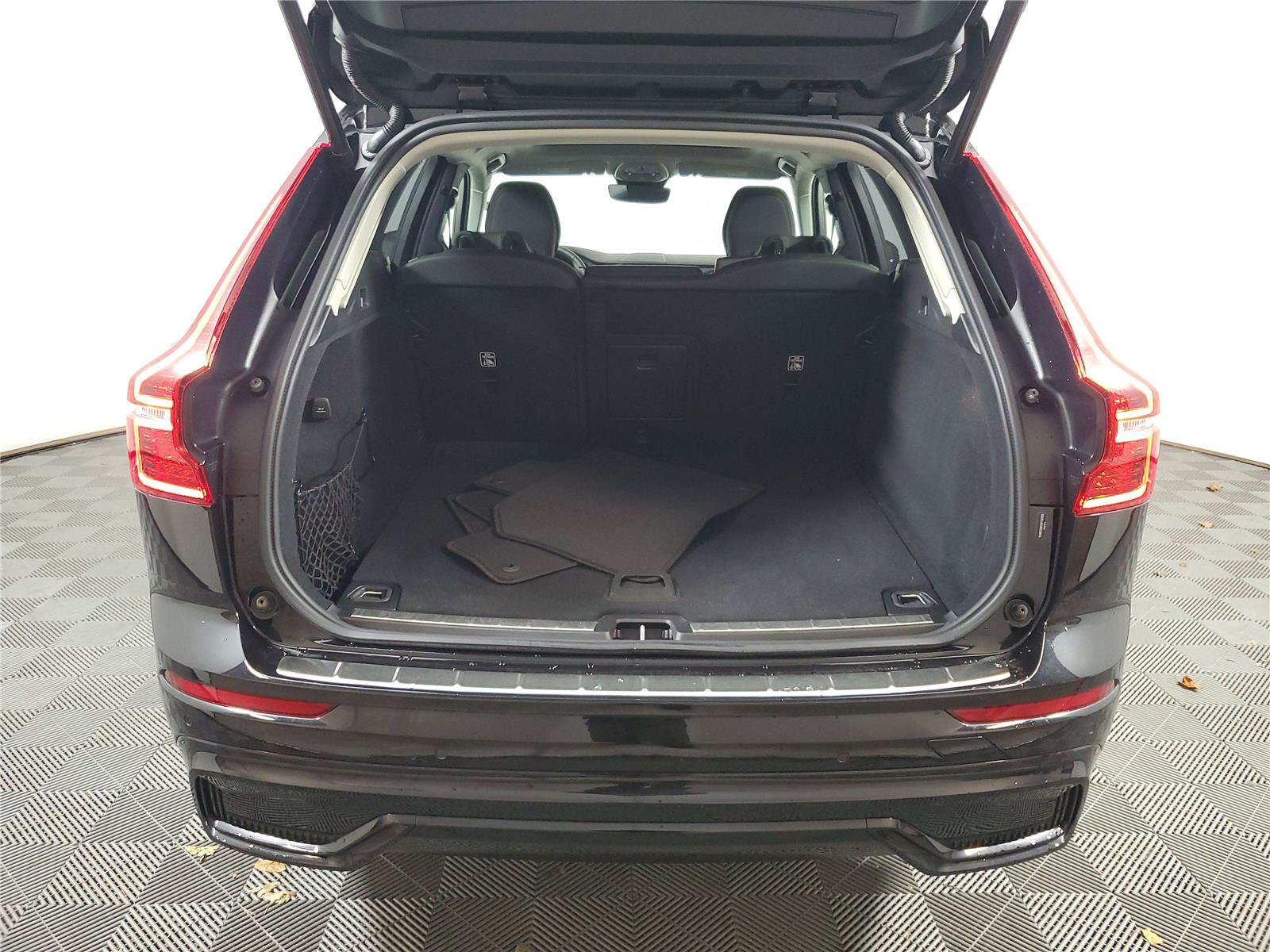 Certified 2025 Volvo XC60 B5 Ultra AWD/4WD image 9