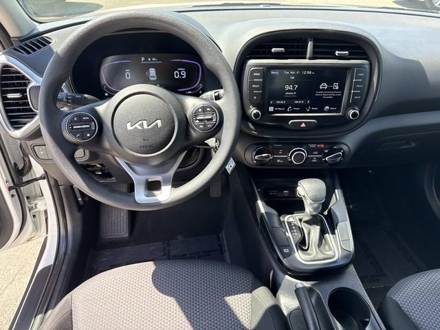 Used 2025 Kia Soul LX w/ LX Technology Package image 17