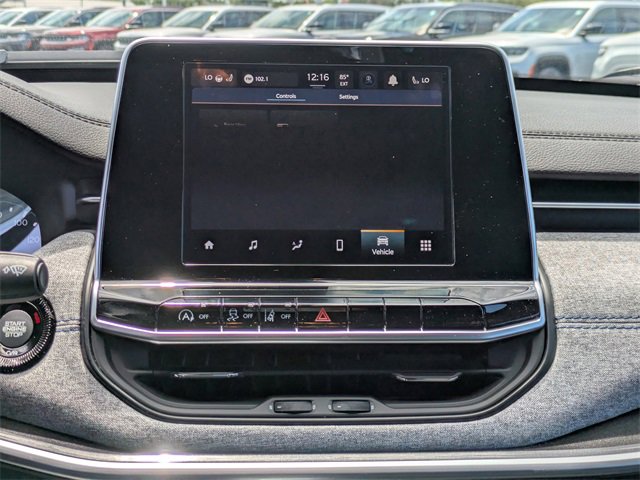 New 2025 Jeep Compass Latitude w/ Sun & Sound Group image 18