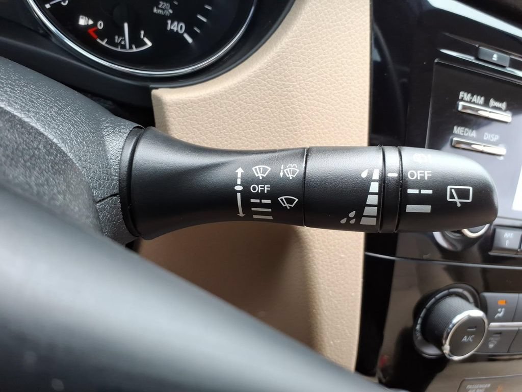 Used 2017 Nissan Rogue S AWD/4WD image 23