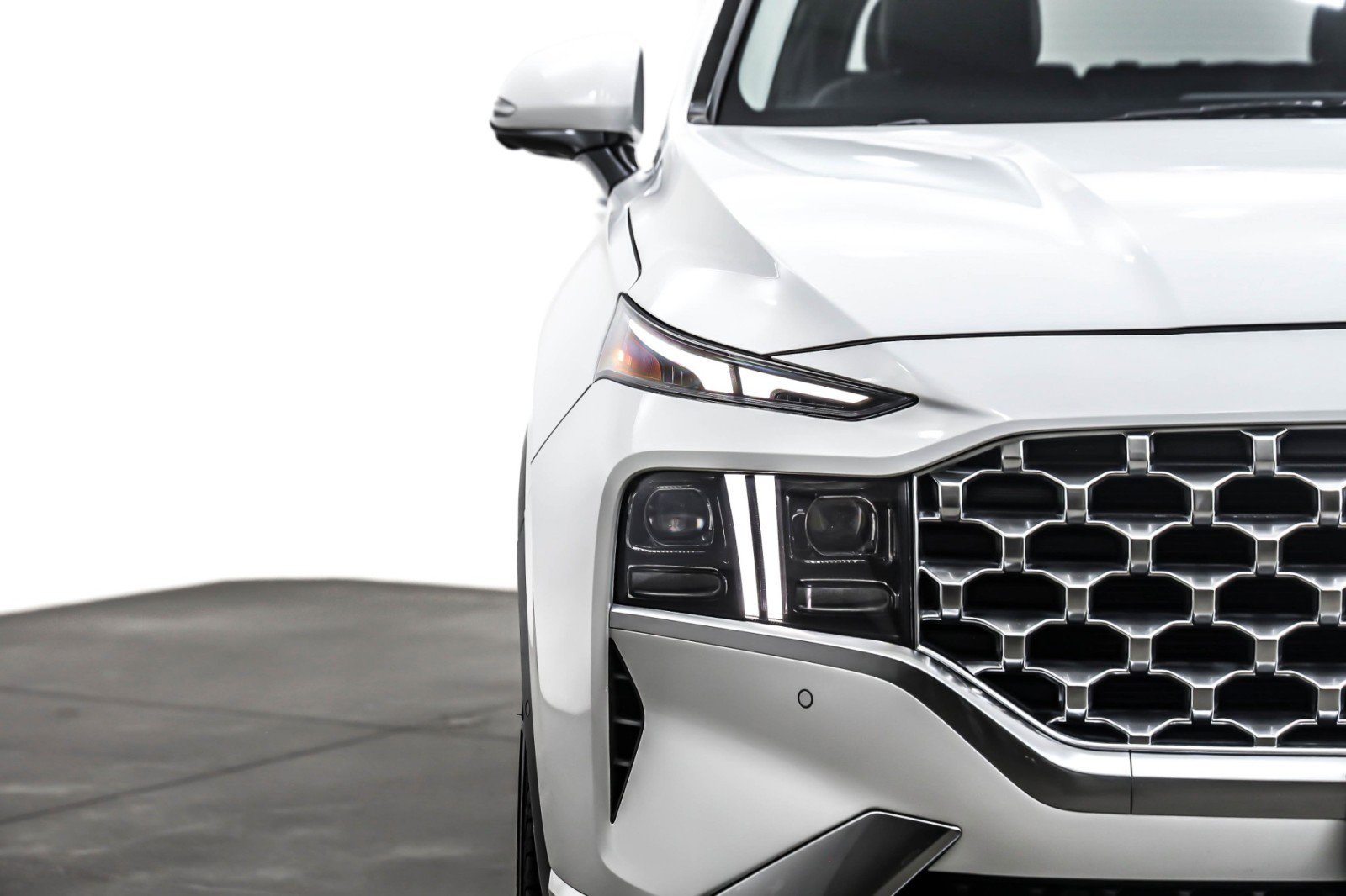 Used 2023 Hyundai Santa Fe Limited w/ Cargo Package image 14