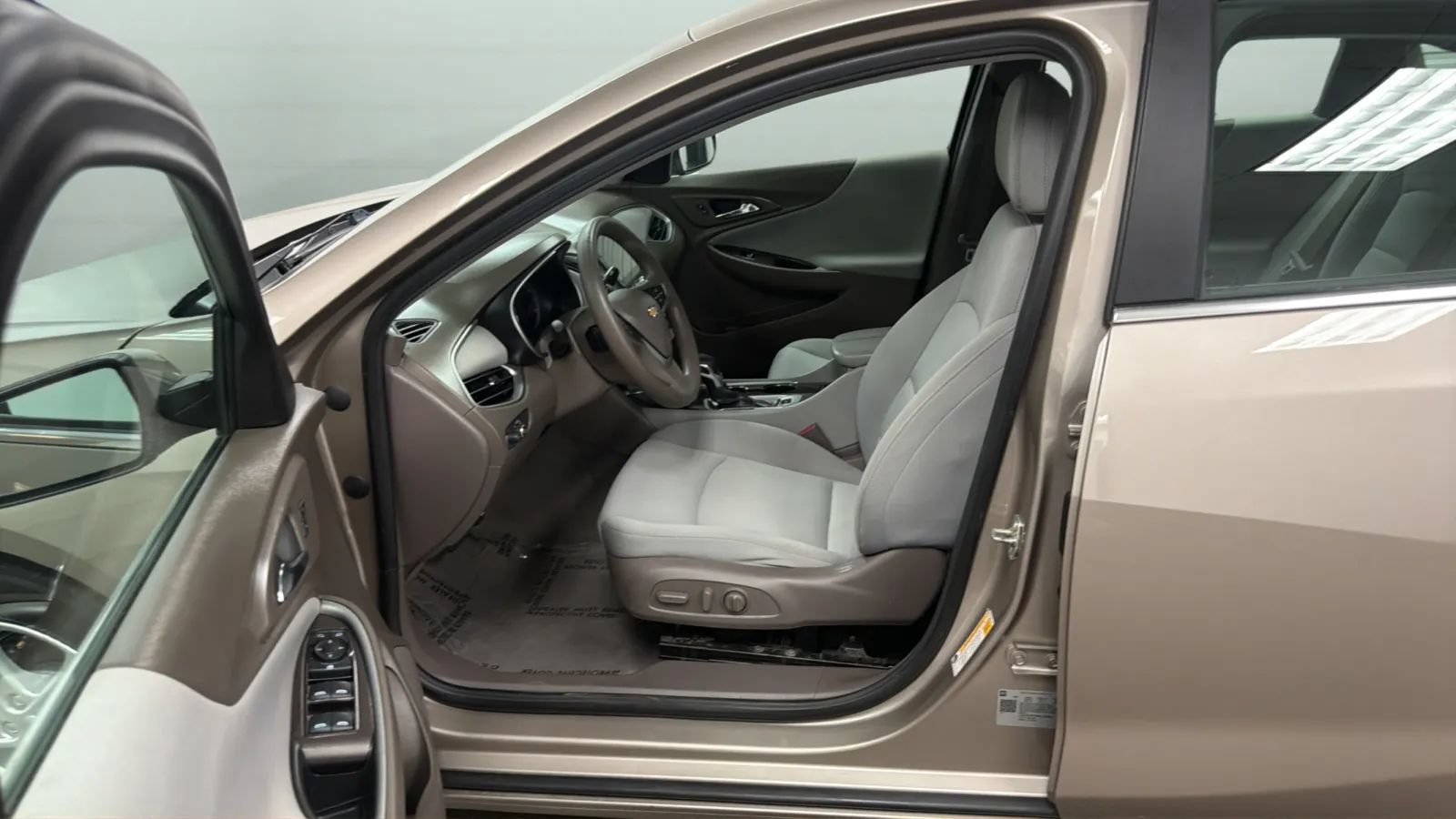 Used 2022 Chevrolet Malibu LT FWD image 21