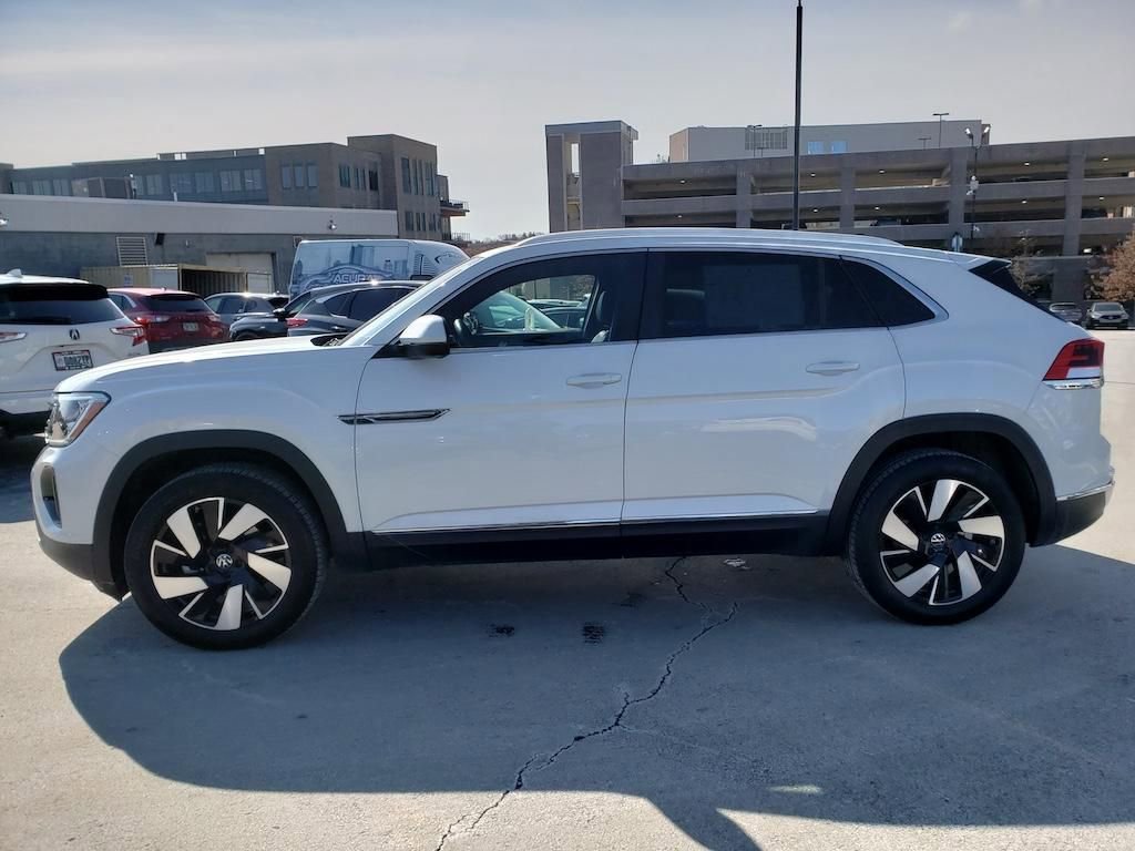Used 2024 Volkswagen Atlas Cross Sport SEL image 4