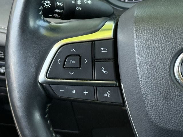 Used 2021 Toyota Highlander Platinum AWD/4WD image 13