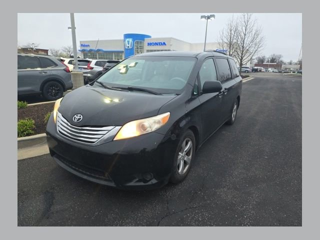 Used 2013 Toyota Sienna LE w/ Preferred Accessory Pkg