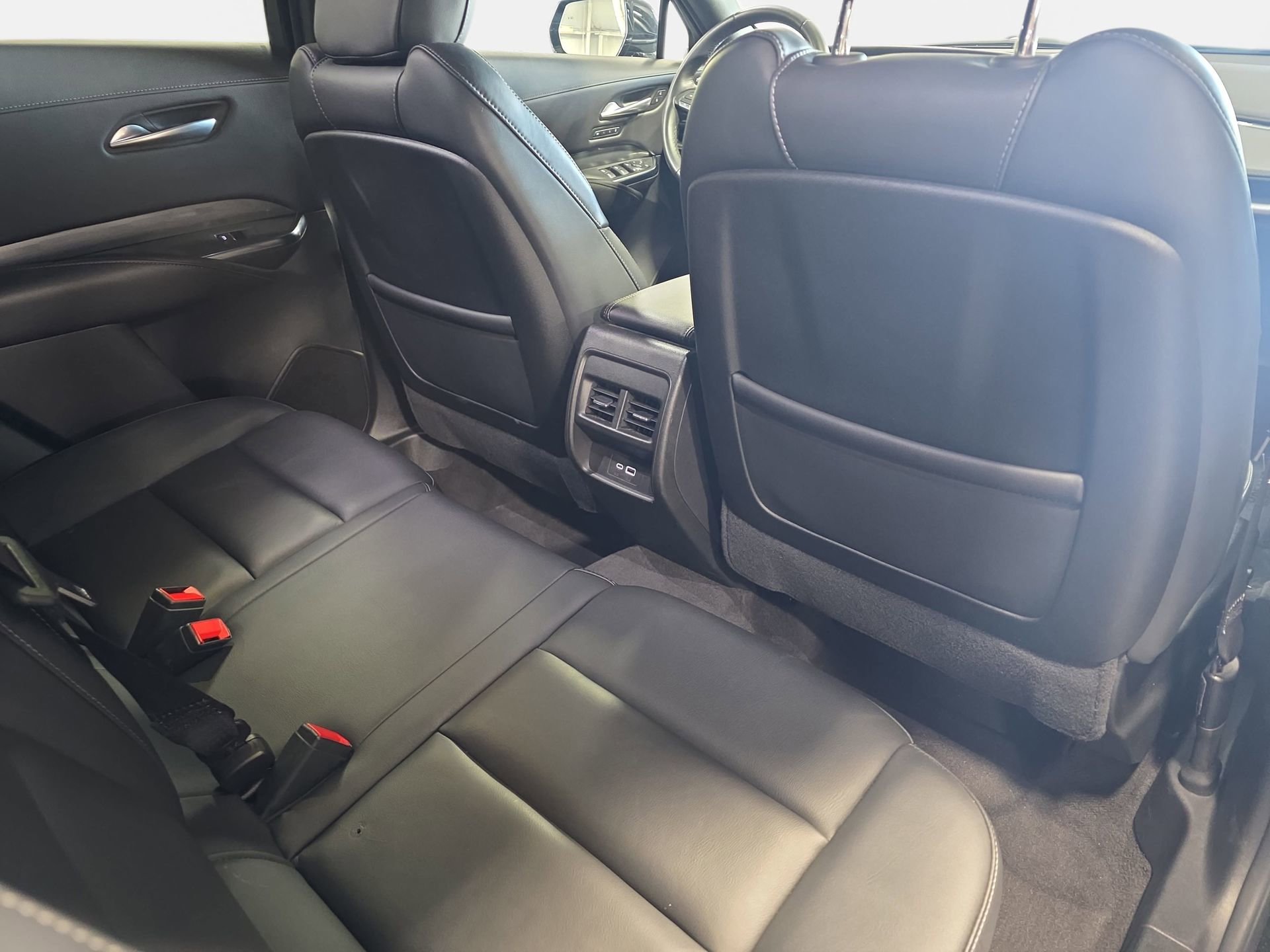 Used 2025 Cadillac XT4 Premium Luxury FWD image 11
