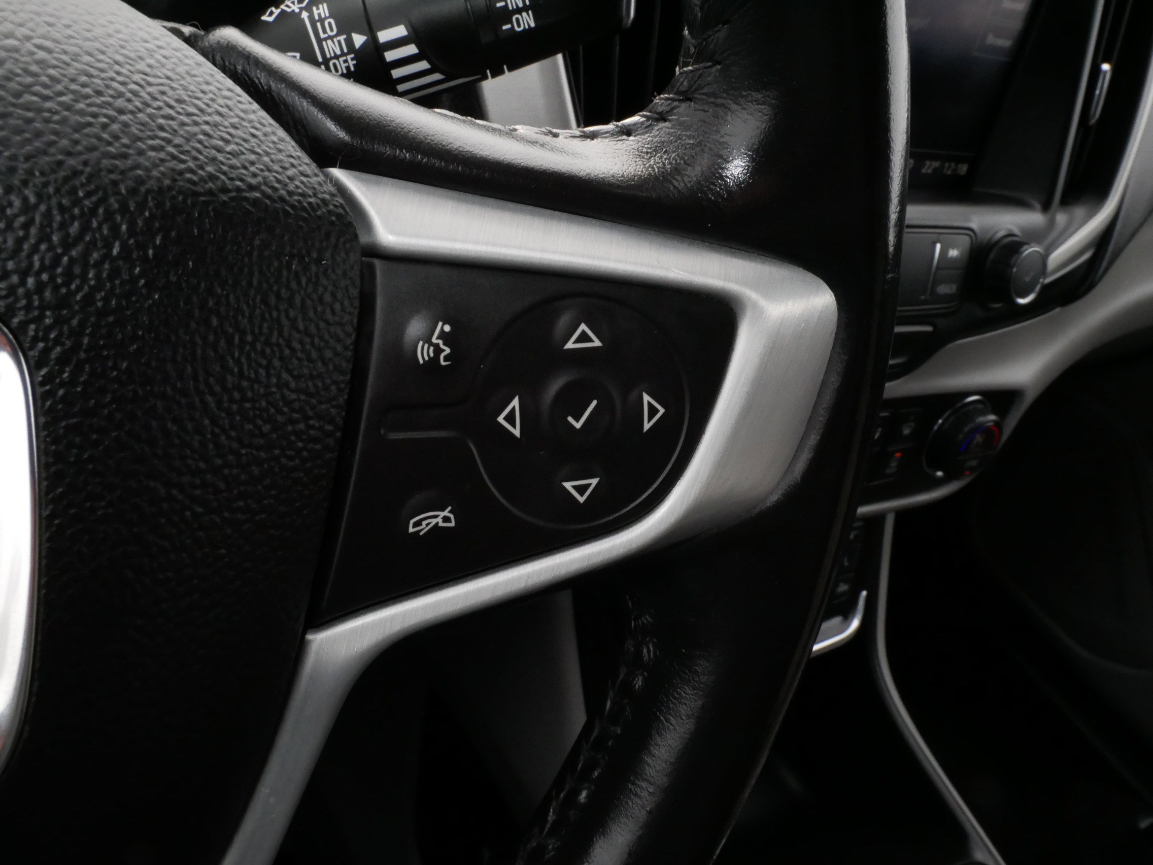 Used 2020 GMC Terrain SLT image 25