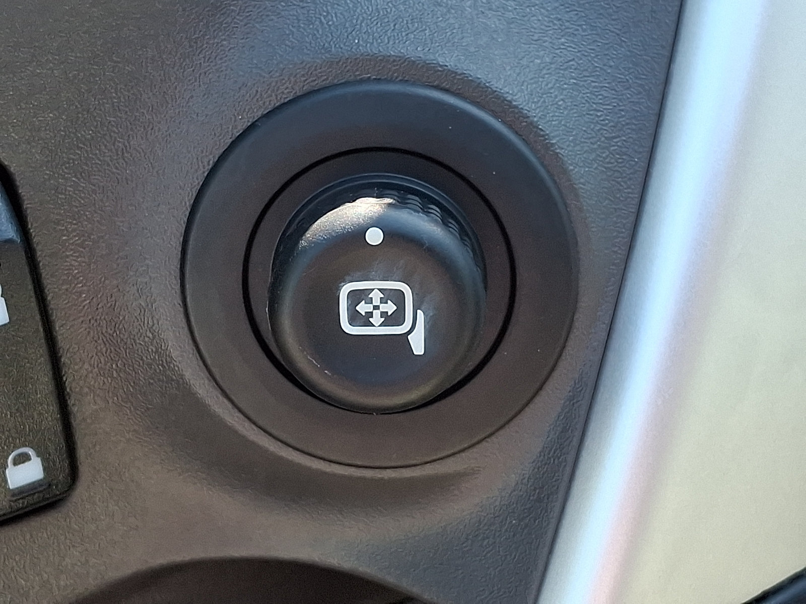 Used 2013 Ford Edge SEL FWD image 25