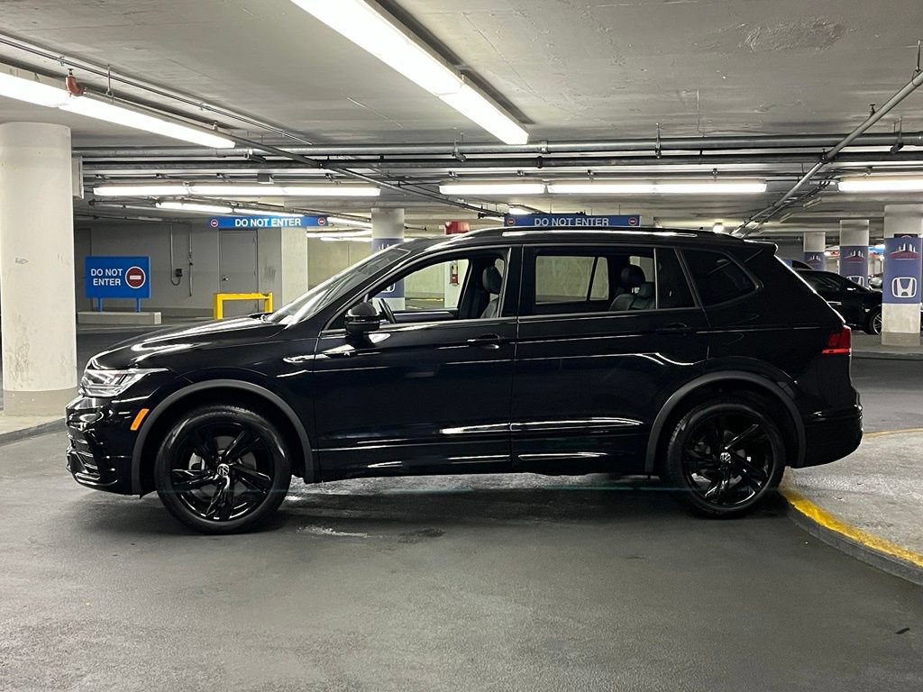 Certified 2023 Volkswagen Tiguan SE R-Line AWD/4WD image 32