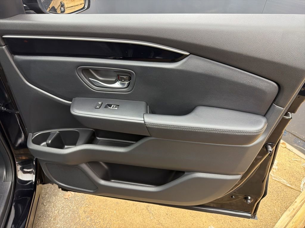 Used 2025 Honda Pilot Touring image 29