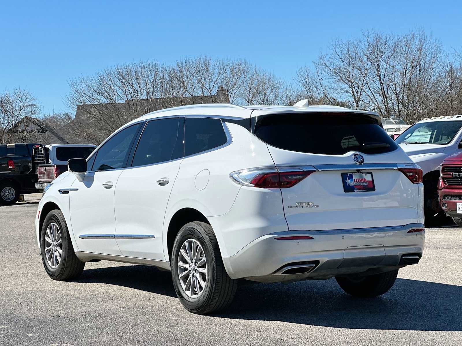 Used 2024 Buick Enclave Essence image 13